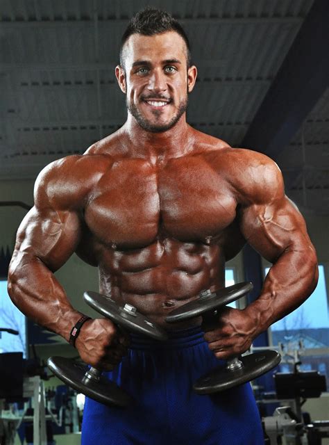 mec bodybuildé|bodybuilding men with muscles.